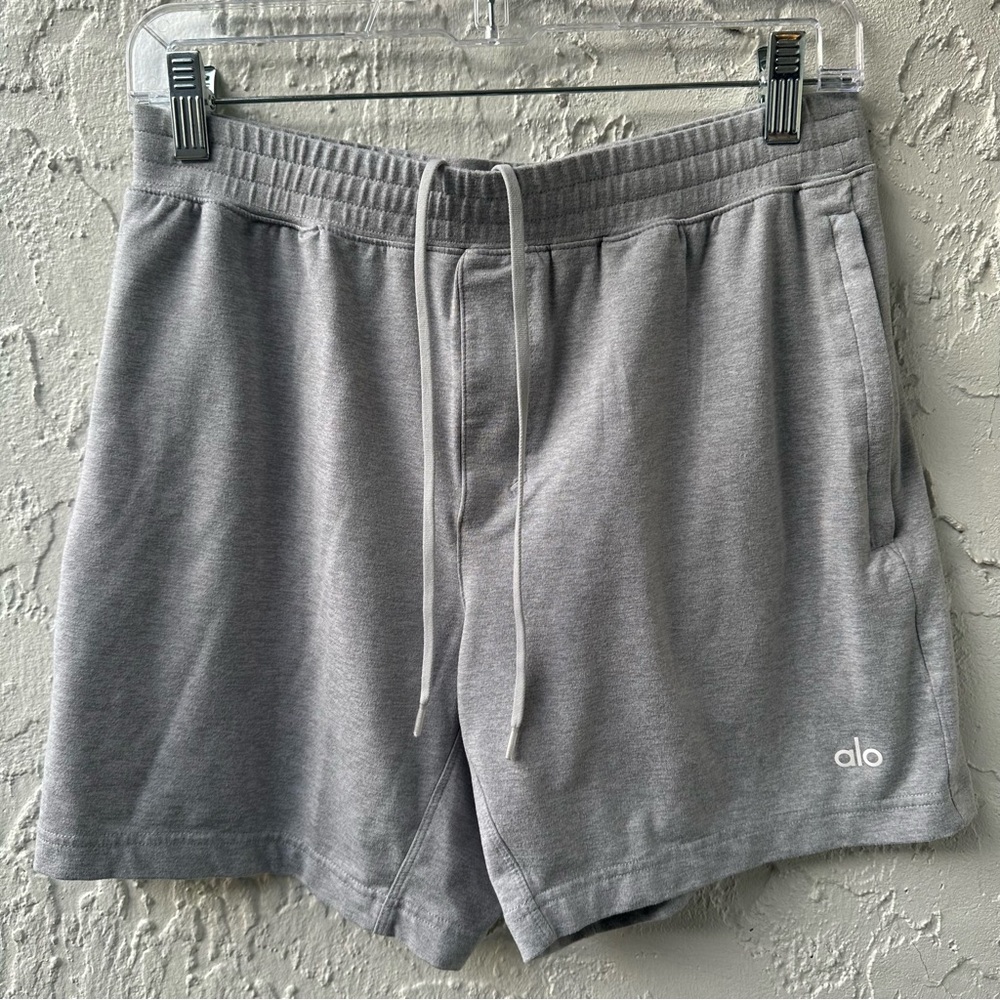 ALO Yoga Conquer Performance Shorts - Small